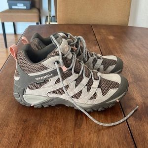 Merrell hiking shoes worn once size 7